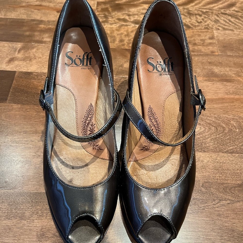 Sofft Bronze Toe Peep Patent Leather Heels
